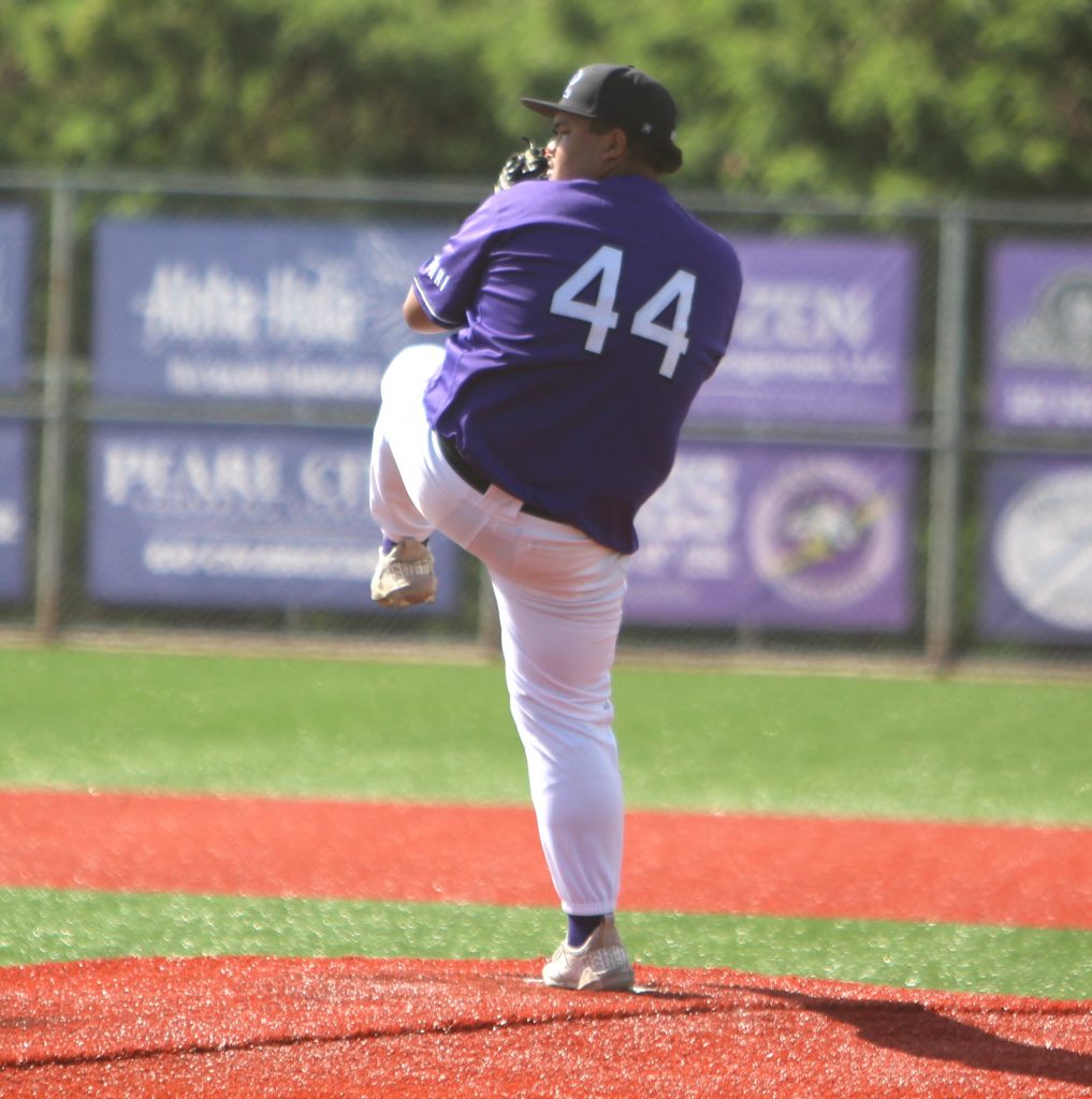 Felix leads Pearl City over Leilehua 8-0 for first Charger win of regular season